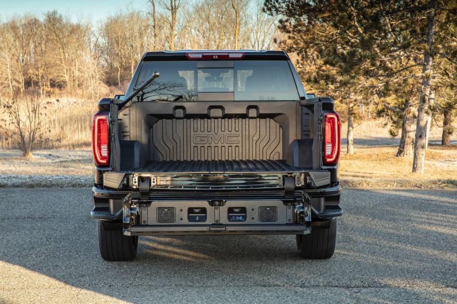 Багажник GMC Sierra Denali CarbonPro Edition Crew Cab 2019 года  (фото 5 из 25)